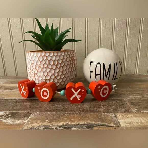 Round ceramic ball that says family in  black writing. New - Picture 4 of 10
